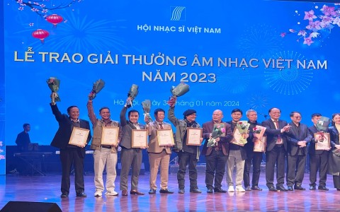 Bài thơ “Cõng Chữ Về Bản” của Nhà thơ Nguyễn Đăng Độ đã đi vào ca khúc xuất sắc đạt giải thưởng âm nhạc 2023