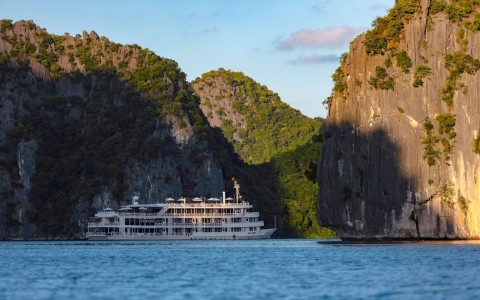 Cùng Bhaya Cruises chung tay hồi sinh Vịnh Hạ Long sau siêu bão Yagi